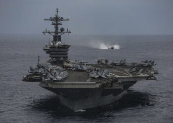 Trump amenaza con «tomar» Cuba usando un portaaviones a su regreso de Irán