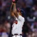 Bravos activan a Raisel Iglesias y designan para asignación a Carlos Carrasco