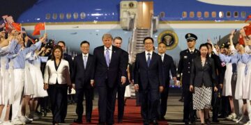 Trump arriba a China para su esperada reunión con Xi, en medio de un clima de tensión global
