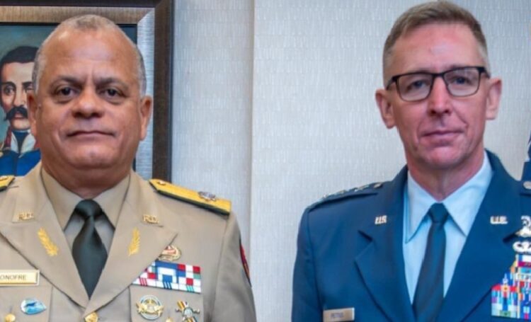 Ministro de Defensa recibe delegación del Comando Sur de los Estados Unidos 