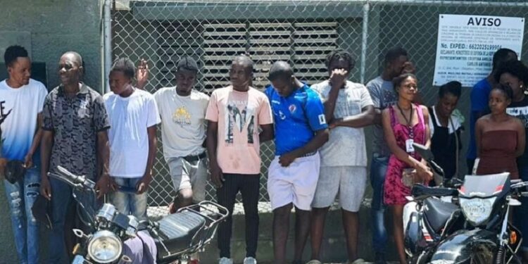 El Ejército intercepta a 56 haitianos indocumentados en la frontera