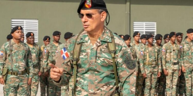 Comandante del Ejército recorre puestos fronterizos en Elías Piña e Independencia
