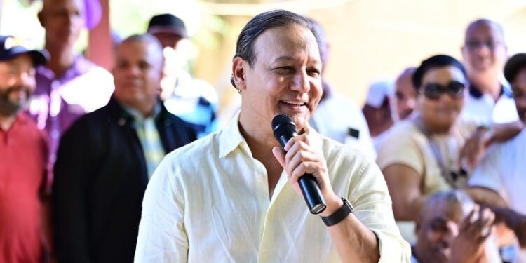 Abel Martínez opina el Gobierno debe revisar sus prioridades, antes de pedirle al pueblo más sacrificios