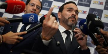 Bufete, narcos y paramilitares: qué está detrás de la fortuna de Abelardo de la Espriella
