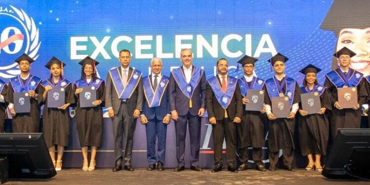 Presidente Abinader encabeza vigésima graduación ordinaria del ITLA