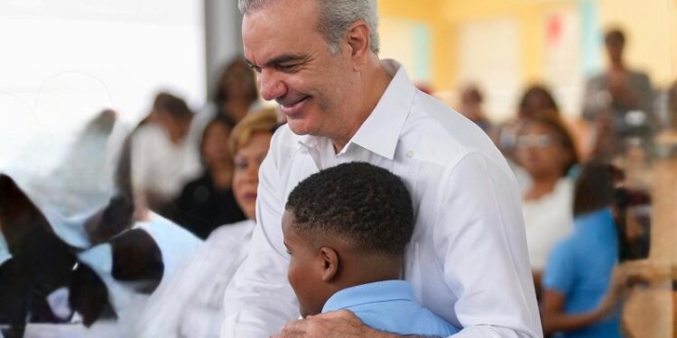 Presidente Abinader inaugurará este jueves dos hospitales y dos techados escolares