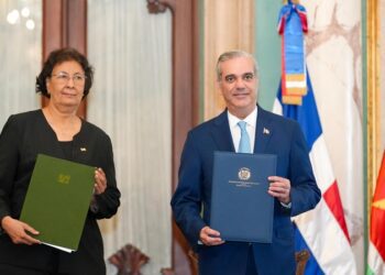 Gobiernos dominicano y de Surinam firman acuerdos de cooperación y alianzas estratégicas en el sector turístico, agricultura e inversión privada