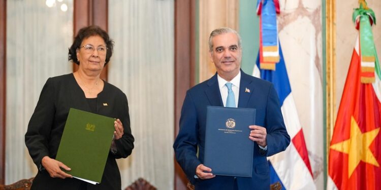Gobiernos dominicano y de Surinam firman acuerdos de cooperación y alianzas estratégicas en el sector turístico, agricultura e inversión privada