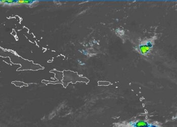 Aguaceros, tronadas y ráfagas de viento por onda tropical y vaguada