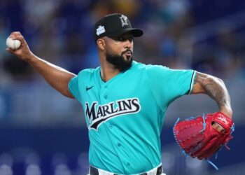 Alcántara recupera su mejor forma y los Marlins dividen la Serie Citrus