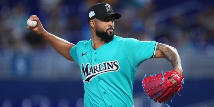 Alcántara recupera su mejor forma y los Marlins dividen la Serie Citrus