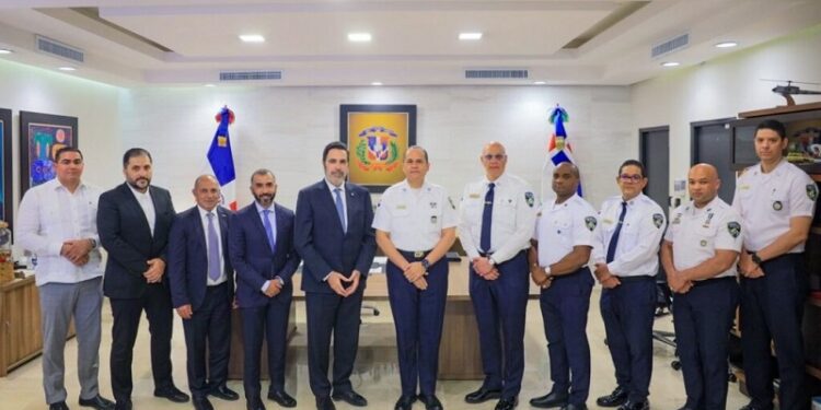 Director general PN recibe enviado especial de Emiratos Árabes Unidos