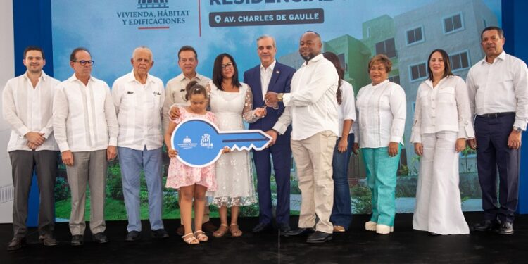Presidente Abinader entrega 700 apartamentos del Plan Familia Feliz
