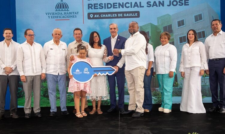 Presidente Abinader entrega 700 apartamentos del Plan Familia Feliz