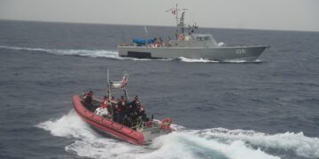 Guardia Costera repatria a 32 extranjeros a la Armada dominicana, de 40 intervenidos