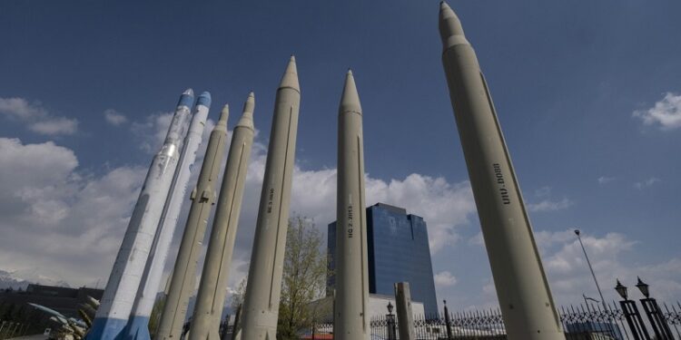 Irán atacó 18 objetivos en bases estadounidenses de Medio Oriente