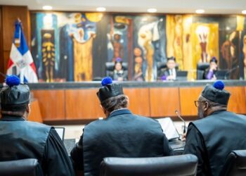 Fiscal procesado por recibir soborno deberá seguir en prisión