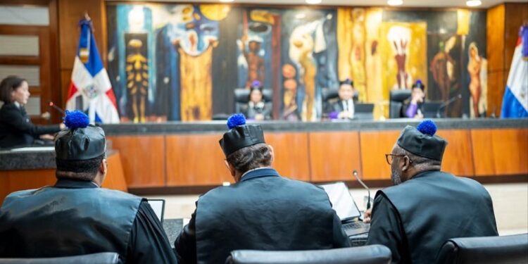 Fiscal procesado por recibir soborno deberá seguir en prisión