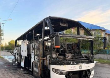 Dron ucraniano ataca un autobús de pasajeros en Rusia y mata a 8 personas (FOTOS, VIDEOS)