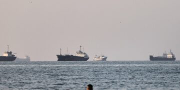 Reportan el paso de petroleros y buques de carga iraníes a través del bloqueo naval de EE.UU.