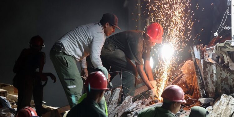 Aumenta a más de 160 muertos y más de 900 heridos el número de las víctimas de terremotos en Venezuela