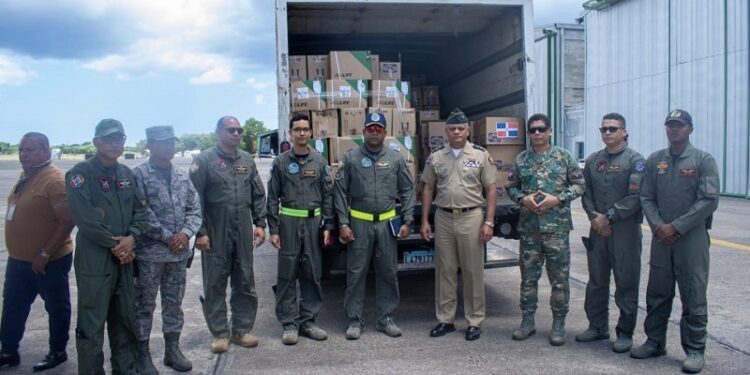 Ministro de Defensa encabeza despacho de cargamento de medicina hacia Venezuela