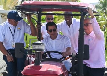 Collado entrega 42 equipos a ayuntamientos con vocación turística para recolección de desechos