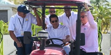 Collado entrega 42 equipos a ayuntamientos con vocación turística para recolección de desechos