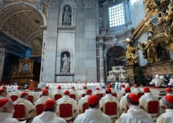 León XIV al inicio del Consistorio: La guerra nunca será bendecida por Dios