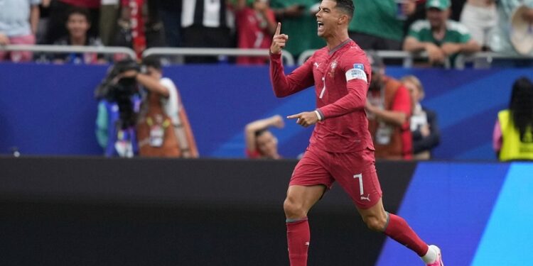 Cristiano anota gol y rompe un récord en la historia de los Mundiales