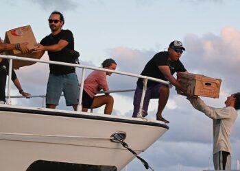 Buque con ayuda solidaria de México y Belice llega a Cuba
