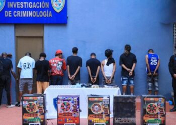 Policía ocupa drogas, armas y máquinas tragamonedas en operativos simultáneos