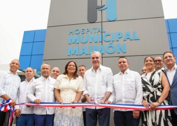 Presidente Abinader entrega el Hospital Municipal de Maimón, junto con el Centro de Primer Nivel