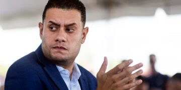 Alcalde de Camuy construye en playa protegida con orden de paralización activa e informe ambiental oculto