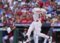 ¿1er hit? ¡1er jonrón! Rincones Jr. la bota en su debut en Citizens Bank Park