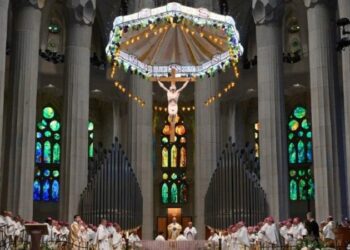 León XVI asevera no se puede creer en Jesús y promover la guerra