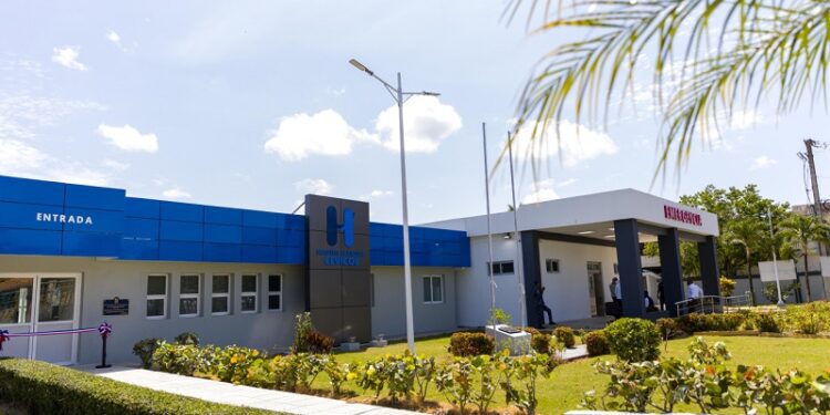 Presidente Abinader entrega remozamiento y área de Emergencia del Hospital Municipal de Cevicos