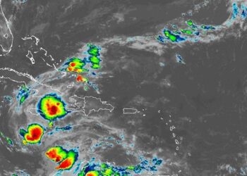 Vaguada y onda tropical generarán aguaceros con tronadas y ráfagas de viento esta tarde