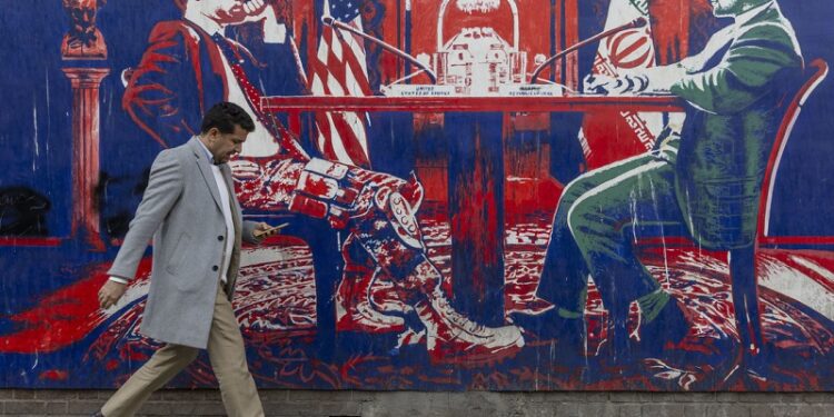 «Ciclo falso e inútil de mentiras»: Irán estalla contra EE.UU. y lanza un ultimátum petrolero