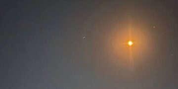 Irán contraataca con misiles balísticos y drones tras nuevo bombardeo de EE.UU.