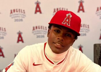 Prospecto dominicano de los Angelinos establece récord con ¡8 bases robadas!