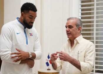 Presidente Abinader felicita a Karl-Anthony Towns, tras conquistar campeonato de la NBA