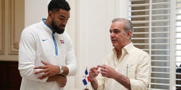 Presidente Abinader felicita a Karl-Anthony Towns, tras conquistar campeonato de la NBA