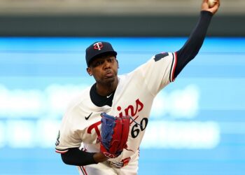 Mellizos activan a Kendry Rojas y designan para asignación a Lawrence