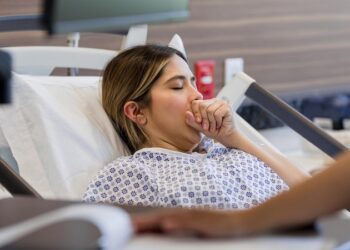 Este importante hábito de higiene personal podría reducir el riesgo de una neumonía