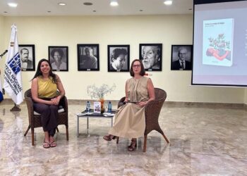 Escritora Natalia Peralta Rincón presenta poemario “Un beso es un mango con lengua”