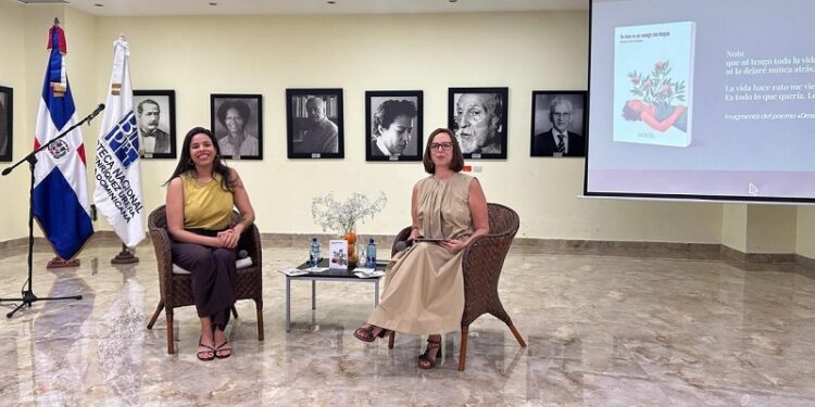Escritora Natalia Peralta Rincón presenta poemario “Un beso es un mango con lengua”