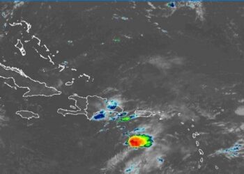 Onda tropical genera aguaceros dispersos en primeras horas del día