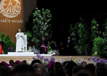 El Papa: Sean hilos nuevos para hacer brillar nuestra “magnífica humanidad”
