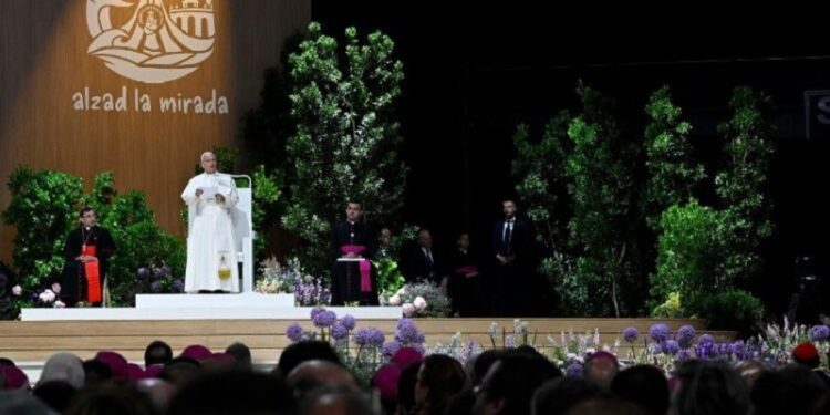 El Papa: Sean hilos nuevos para hacer brillar nuestra “magnífica humanidad”